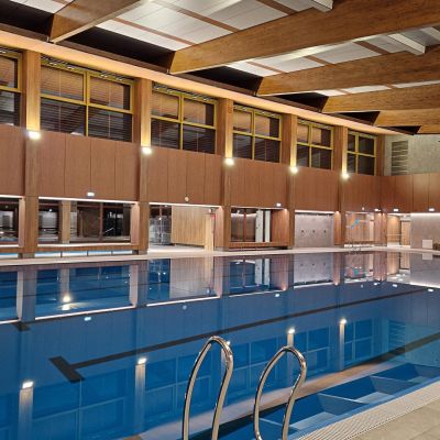 Szentmihályi Konrád Ferenc Uszoda - 2000 m2 Fundermax burkolat